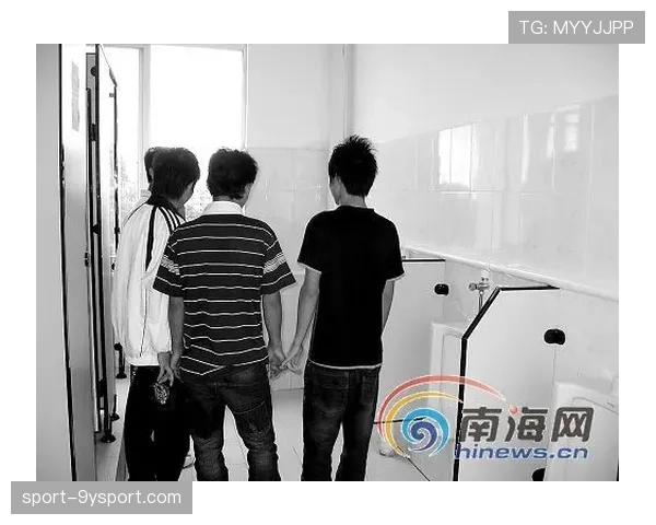 准女老师就这素质？教资考试女生占男厕事件引发思考